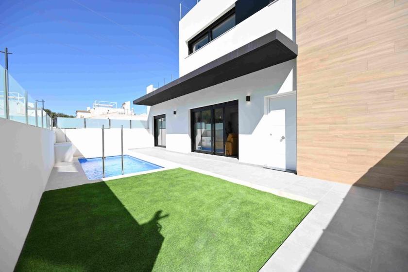 3 slaapkamer Geschakelde woningen in Orihuela Costa in Medvilla Spanje